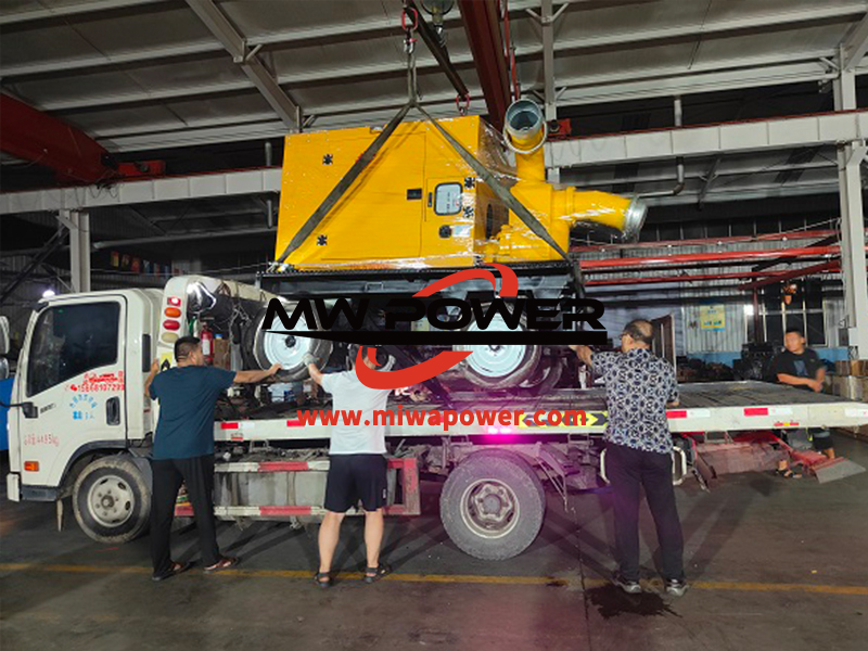 Camion de pompe anti - inondation Meihua à Jinan toute la nuit
