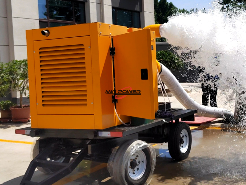 Pompe auto - amorçante anti - inondation envoyée au chantier